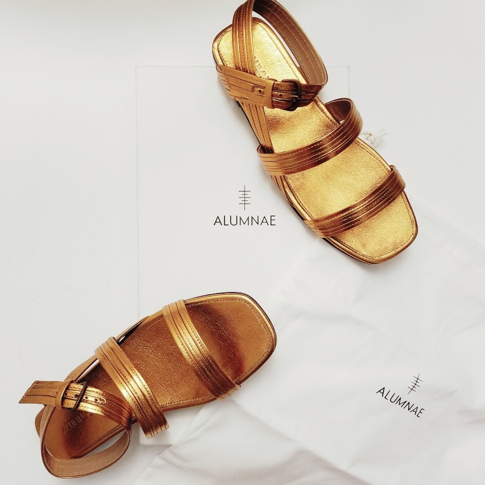 Alumnae's sandals